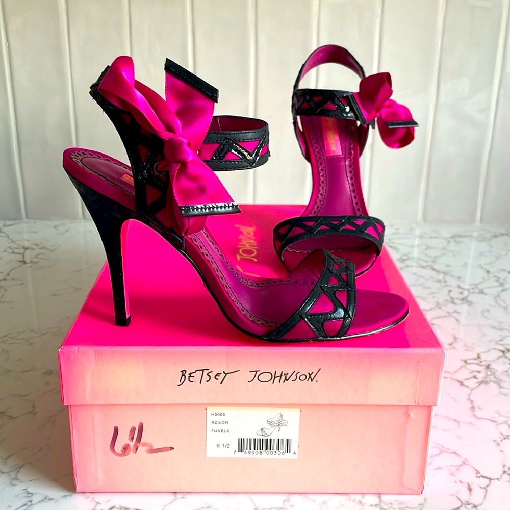 Betsy Johnson, Fuschia and black heels 6.5